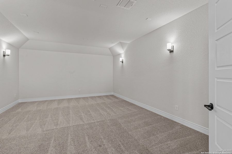 Spacious, unfurnished interior of a new home in Davis Ranch, San Antonio (Image 23). Spacious, unfurnished interior of a new home in Davis Ranch, San Antonio (Image 23).