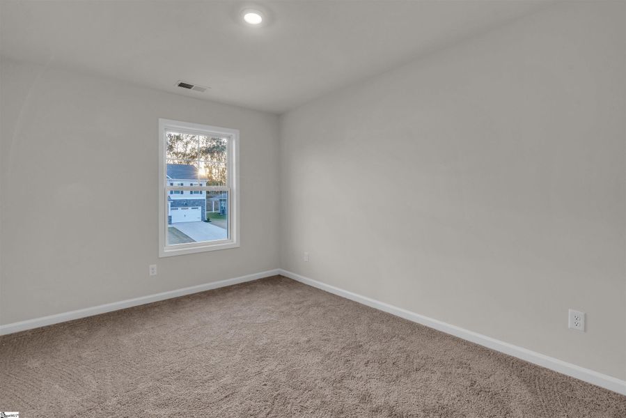 Spacious, unfurnished interior of a new home in Lynbrook, Boiling Springs (Image 23).