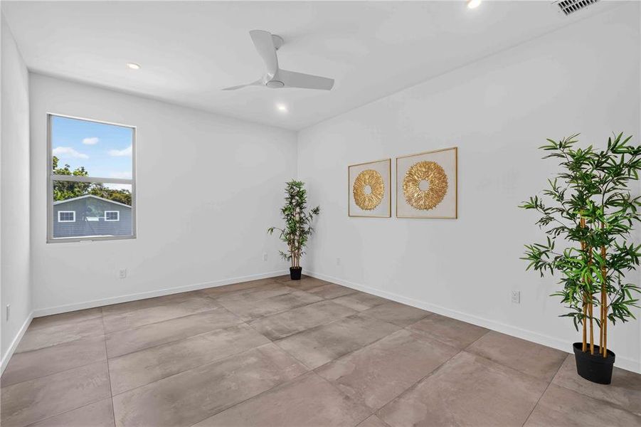 Spacious, unfurnished interior of a new home in , Sarasota (Image 25).