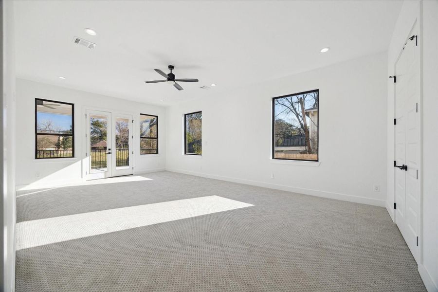 Spacious, unfurnished interior of a new home in , Jersey Village (Image 21).