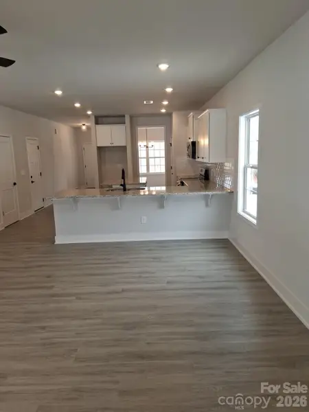 Living and Breakfast Bar Living and Breakfast Bar