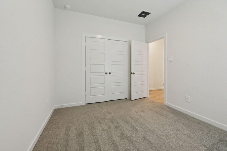 Spacious, unfurnished interior of a new home in , Conroe (Image 24).