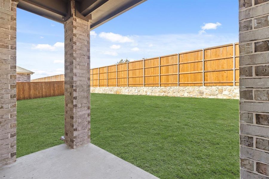 Exterior details and patio area of a home in Lyons Crest Estates, Garland (Image 20). Exterior details and patio area of a home in Lyons Crest Estates, Garland (Image 20).