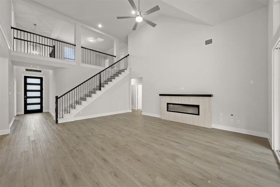 Spacious, unfurnished interior of a new home in Oaks of North Grove, Waxahachie (Image 35).