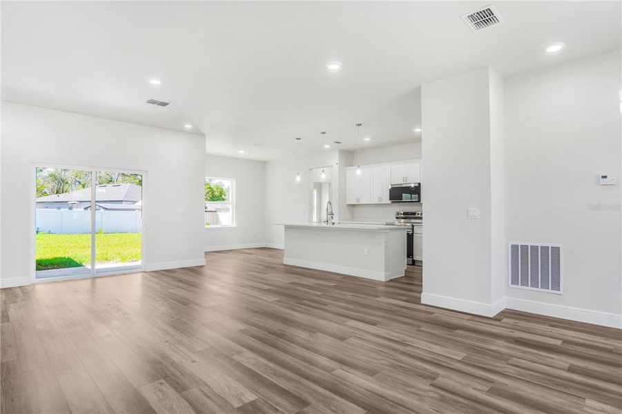 Spacious, unfurnished interior of a new home in , Ocala (Image 24).
