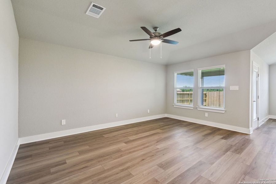 Spacious, unfurnished interior of a new home in Carmel Ranch, Schertz (Image 38). Spacious, unfurnished interior of a new home in Carmel Ranch, Schertz (Image 38).