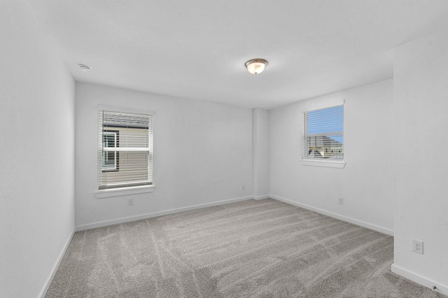 Spacious, unfurnished interior of a new home in Huntington Place, Rosharon (Image 23).