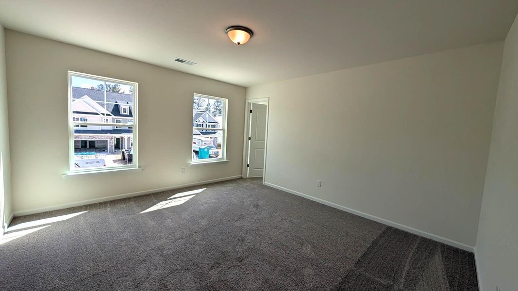 Spacious, unfurnished interior of a new home in Parker's Preserve, Ridgeville (Image 16).