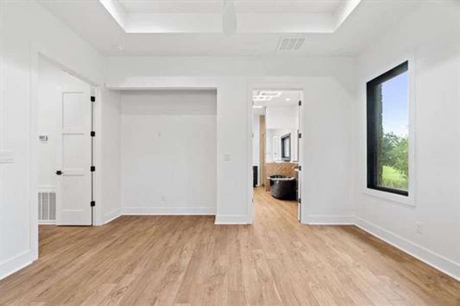 Spacious, unfurnished interior of a new home in , Horseshoe Bay (Image 14).