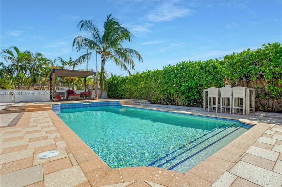 Community amenities in , Surfside (Image 35).