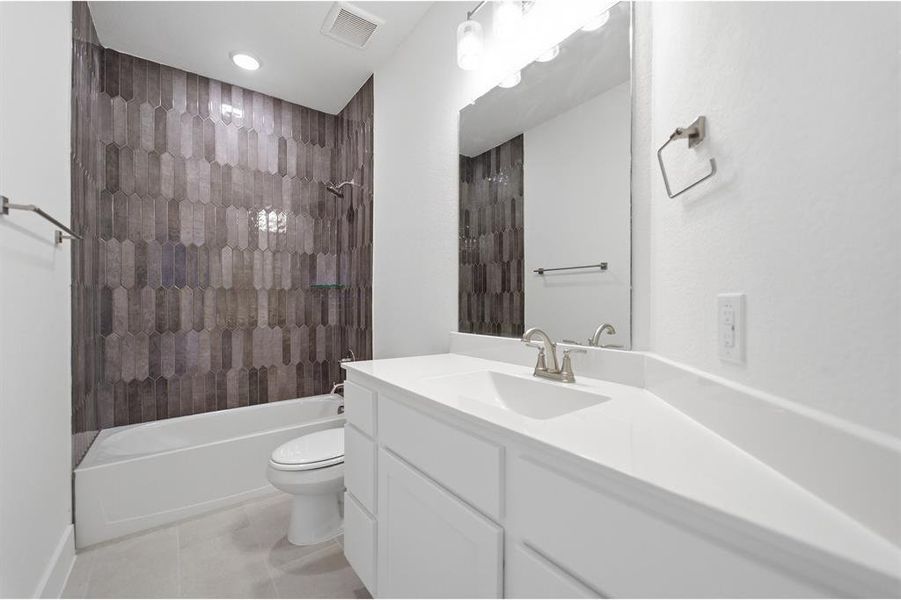 Furnished interior view inside a new home in Sonoma Verde, Rockwall (Image 14). Furnished interior view inside a new home in Sonoma Verde, Rockwall (Image 14).