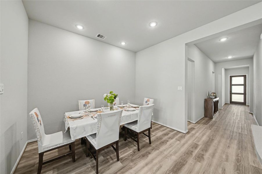 Furnished interior view inside a new home in Candela, Richmond (Image 11).