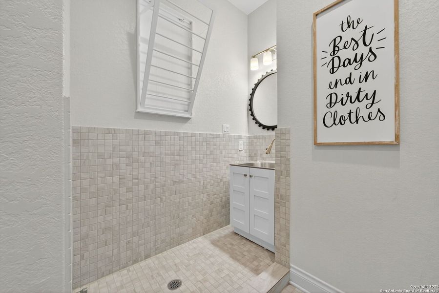 Furnished interior view inside a new home in Cibolo Canyons 60', San Antonio (Image 7).