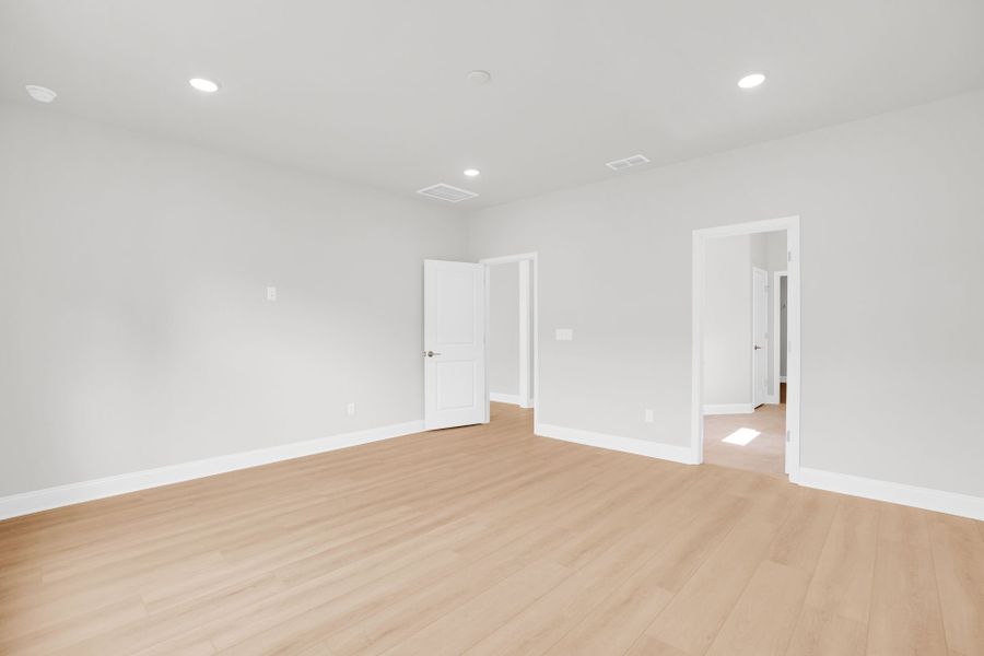 Spacious, unfurnished interior of a new home in Carriage Estates, Lexington (Image 36).