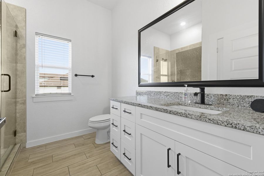 Furnished interior view inside a new home in , La Vernia (Image 6).