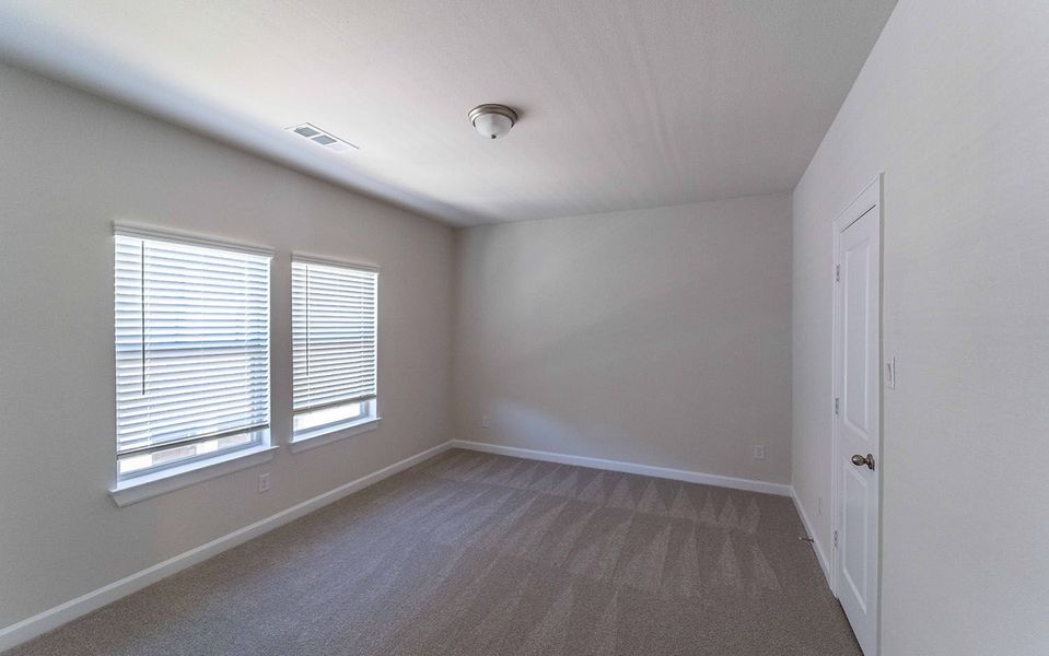 Spacious, unfurnished interior of a new home in Sonoma Verde, Rockwall (Image 19).