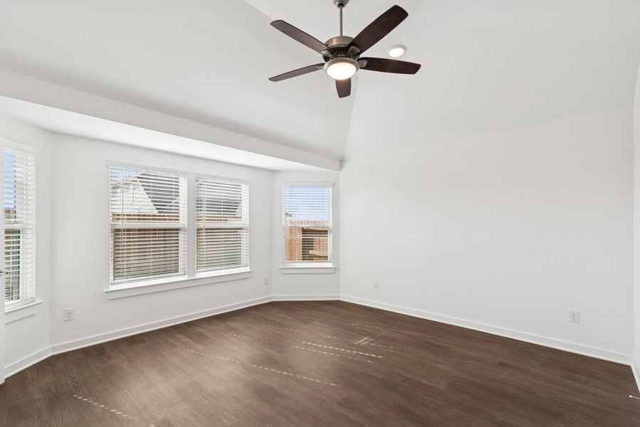 Spacious, unfurnished interior of a new home in Summerview, Fulshear (Image 24).