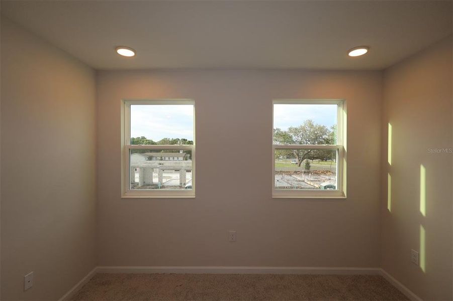 Spacious, unfurnished interior of a new home in Reeves Place, Orlando (Image 11).