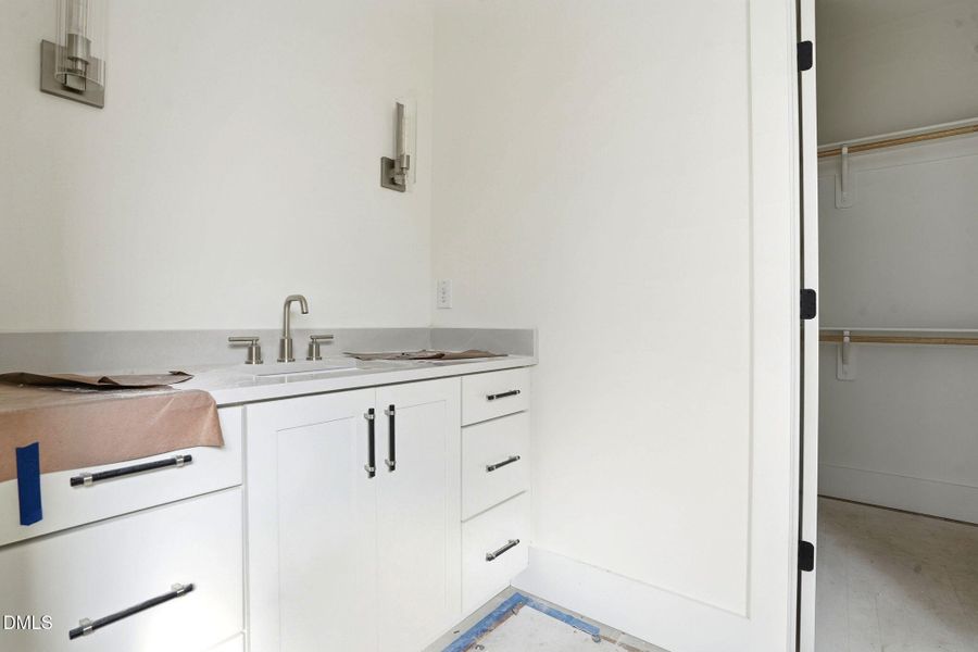 14-web-or-mls-508 W Chatham St-64