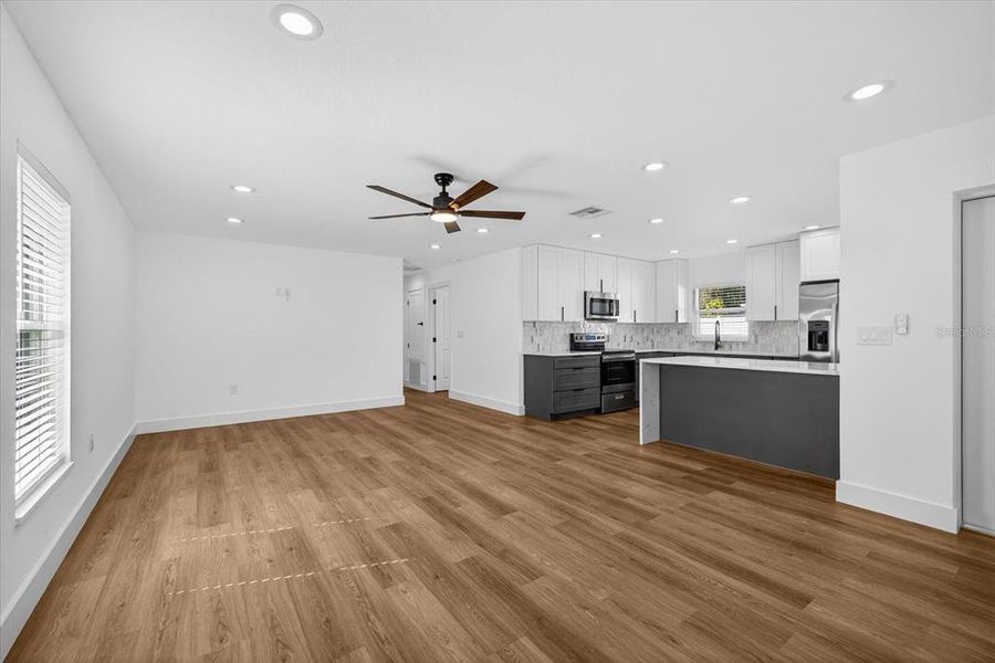 Spacious, unfurnished interior of a new home in , Tampa (Image 13).