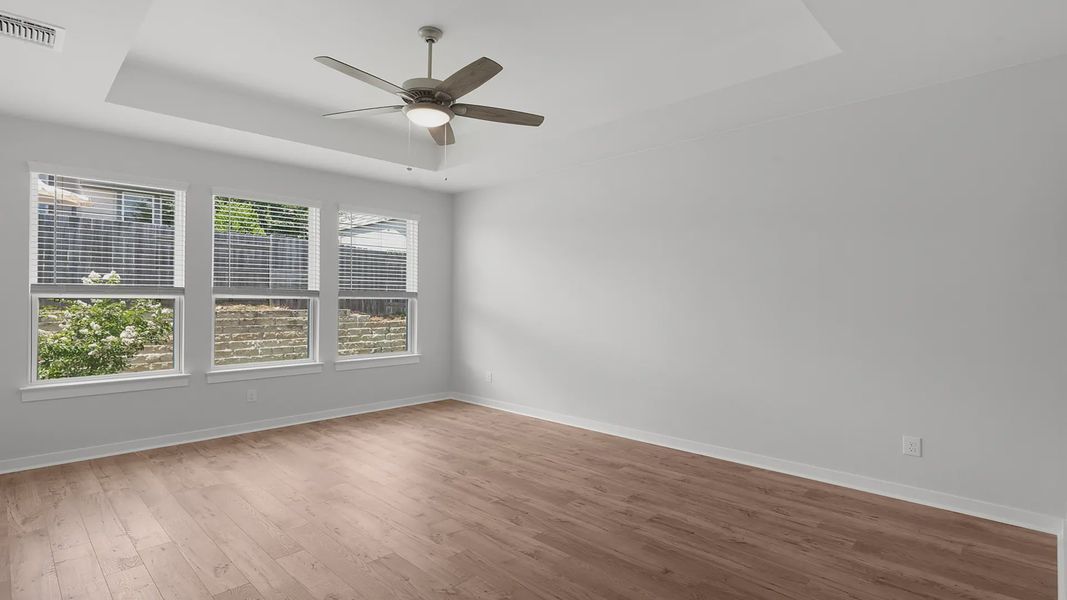 Spacious, unfurnished interior of a new home in Santa Rita Ranch, Liberty Hill (Image 27).