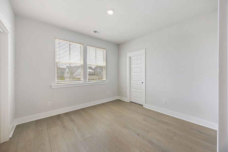 Spacious, unfurnished interior of a new home in , Summerville (Image 38).