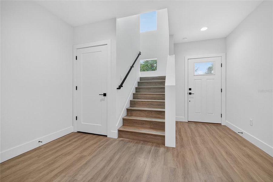 Spacious, unfurnished interior of a new home in , St. Petersburg (Image 33).