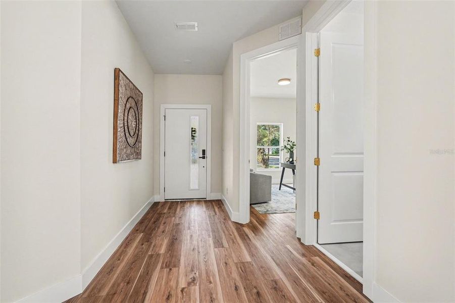 Spacious, unfurnished interior of a new home in , Tampa (Image 23).
