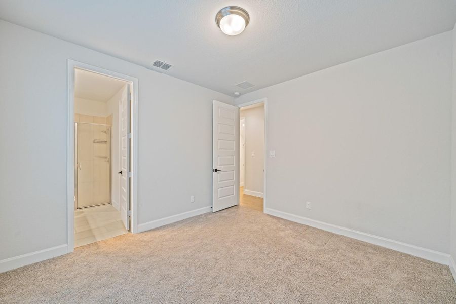 Spacious, unfurnished interior of a new home in , Brookshire (Image 24).