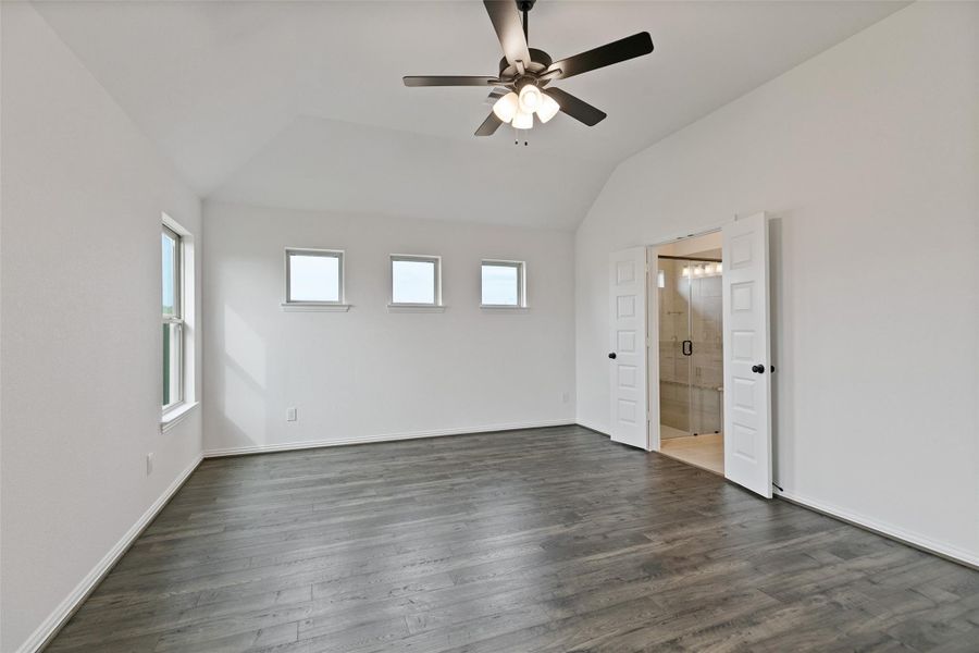 Spacious, unfurnished interior of a new home in Oakwood Estates, Waller (Image 15).