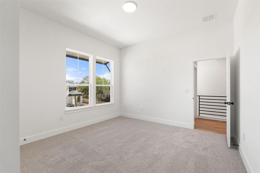 Spacious, unfurnished interior of a new home in Persimmon, Buda (Image 25).