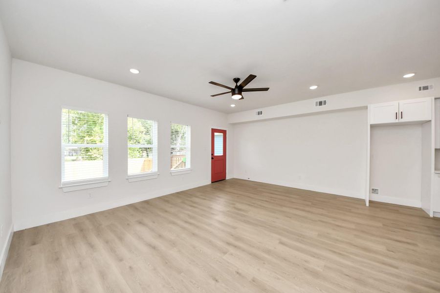 Spacious, unfurnished interior of a new home in , Alvin (Image 16). Spacious, unfurnished interior of a new home in , Alvin (Image 16).