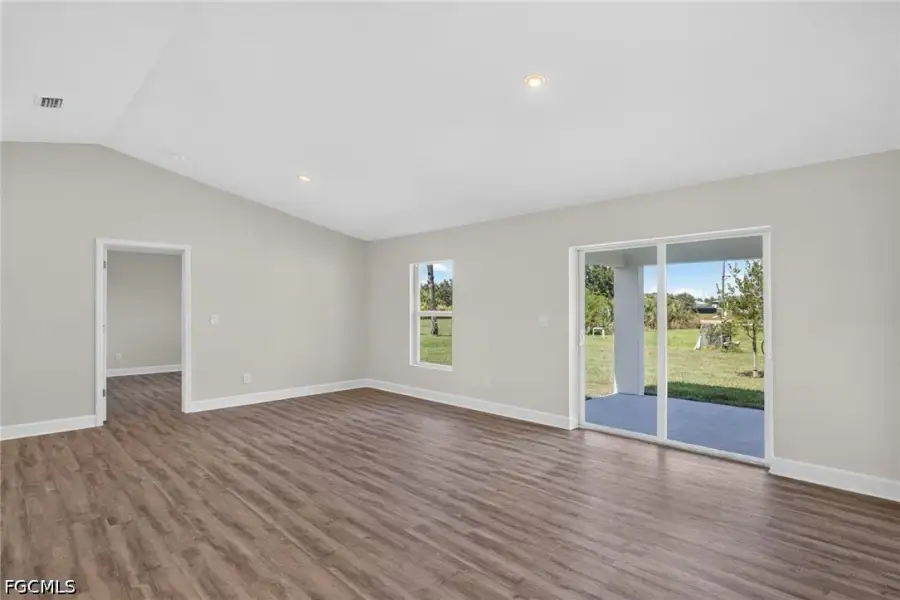 Spacious, unfurnished interior of a new home in Cape Coral, Cape Coral (Image 13).