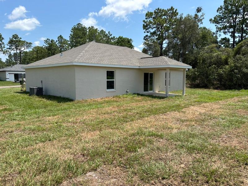 Exterior details and patio area of a home in , Dunnellon (Image 4).