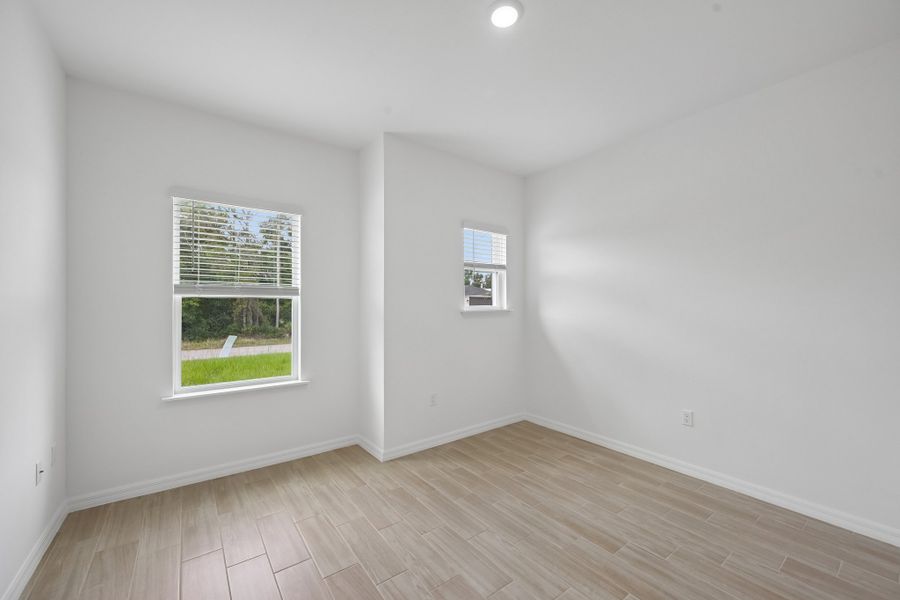 Spacious, unfurnished interior of a new home in Port Charlotte, Port Charlotte (Image 42).