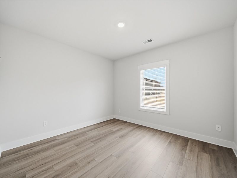 Spacious, unfurnished interior of a new home in Ashby Woods, Boiling Springs (Image 15).