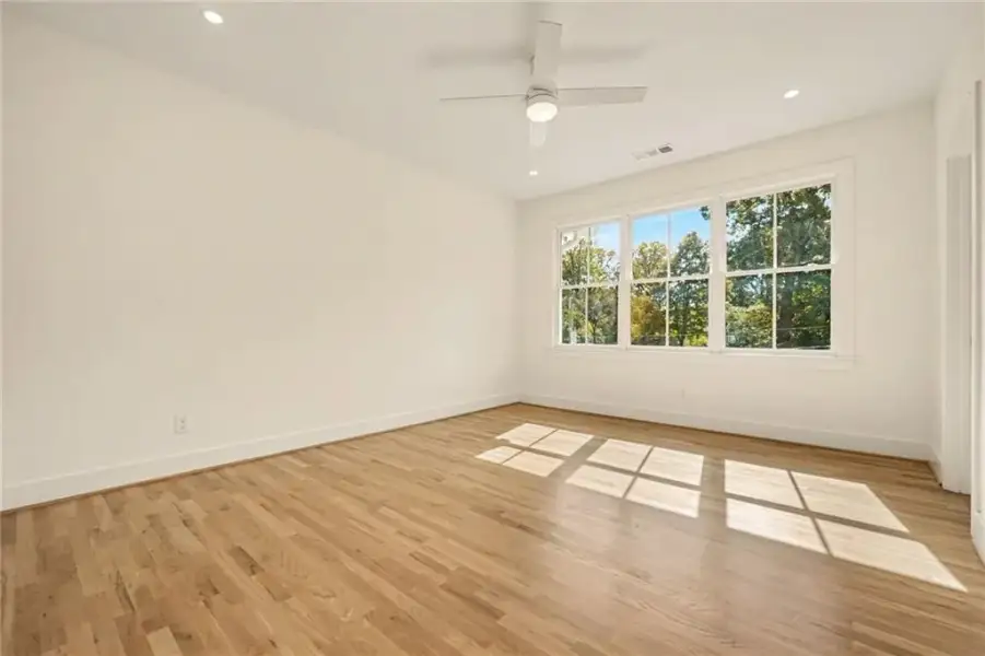 Spacious, unfurnished interior of a new home in , Atlanta (Image 42).