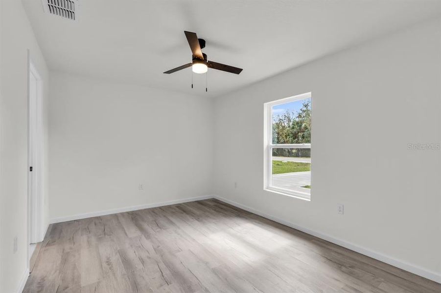 Spacious, unfurnished interior of a new home in , Ocala (Image 9).