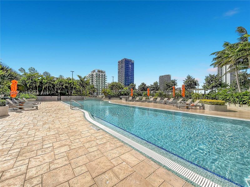 Condo located in Miami, FL showcasing its design and architecture (Image 4).