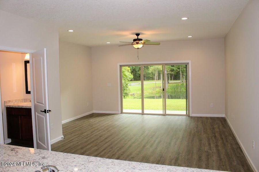Spacious, unfurnished interior of a new home in , Middleburg (Image 13).