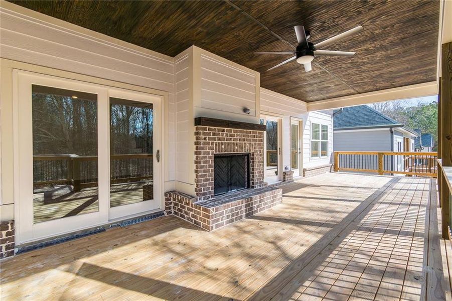 Exterior details and patio area of a home in , Gainesville (Image 27).