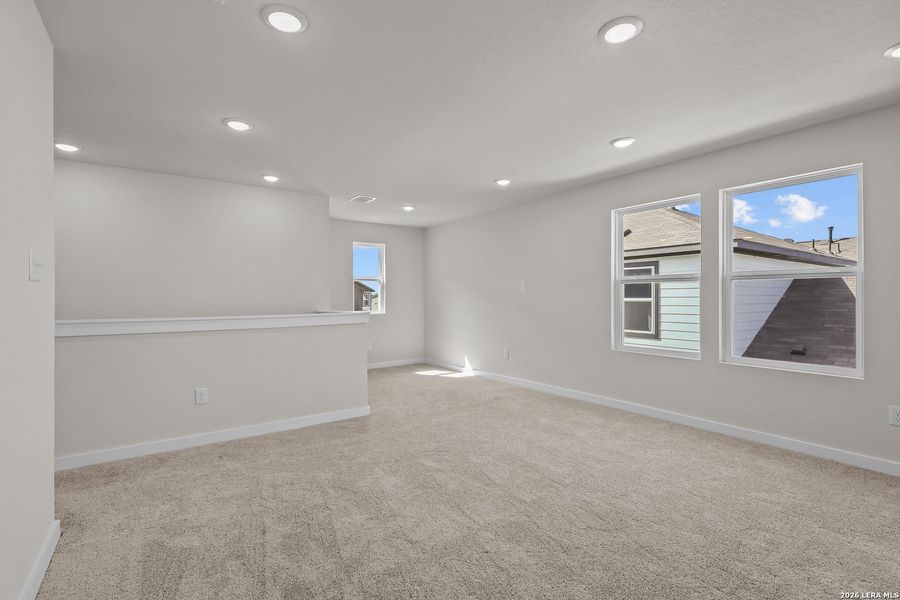 Spacious, unfurnished interior of a new home in Mesa Vista, San Antonio (Image 20).