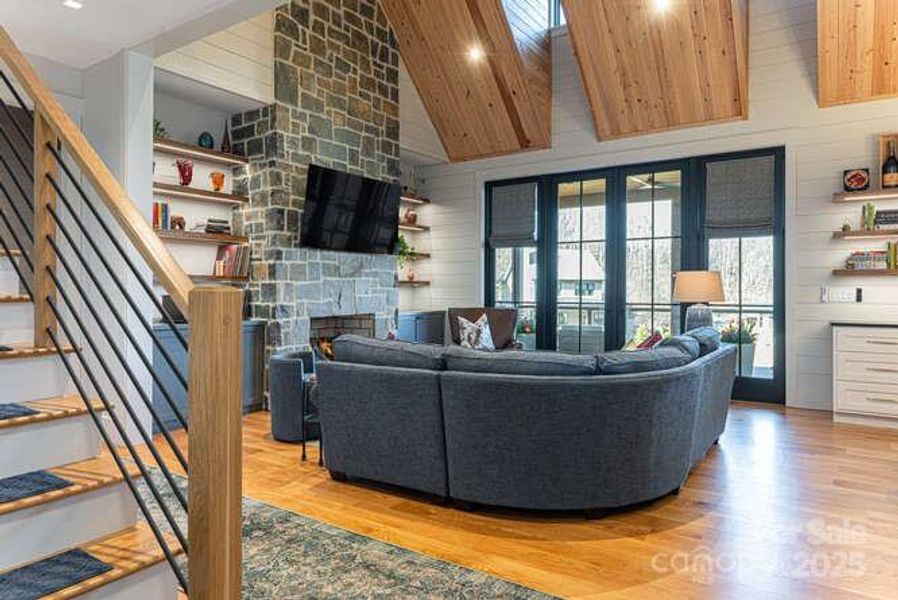 Community amenities in , Sylva (Image 27).