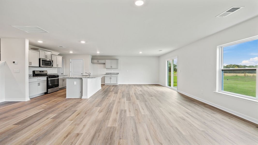 Spacious, unfurnished interior of a new home in Cloverdale Hills, Piedmont (Image 13).