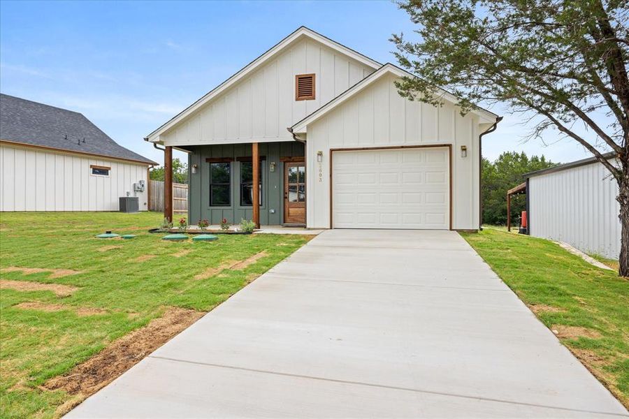 Front exterior of a new home in , Granbury, TX, highlighting curb appeal (Image 22). Front exterior of a new home in , Granbury, TX, highlighting curb appeal (Image 22).