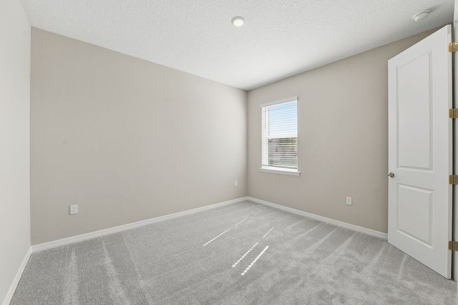 Spacious, unfurnished interior of a new home in Skye Ranch Community Group Page, Sarasota (Image 14).