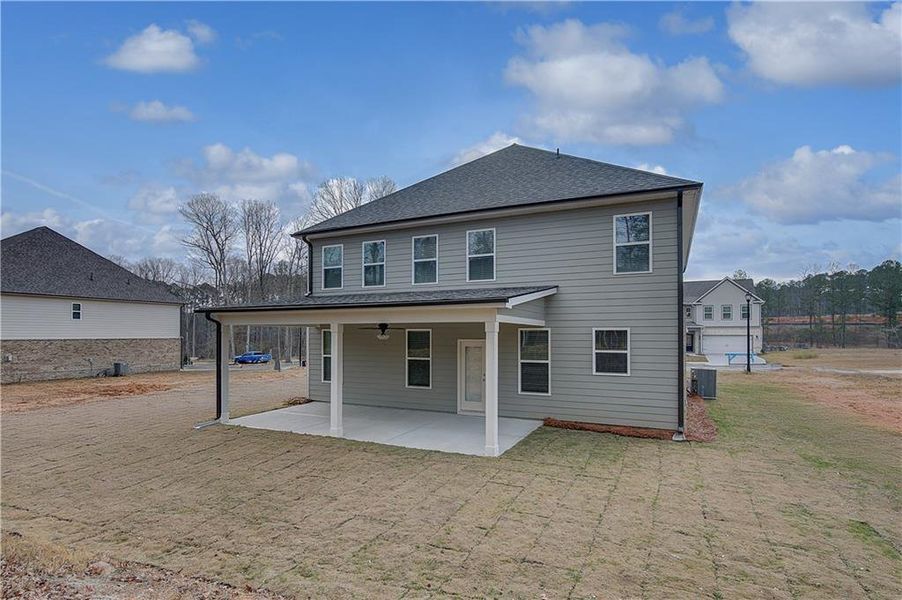 Exterior details and patio area of a home in Hamilton Lakes, Lawrenceville (Image 4).