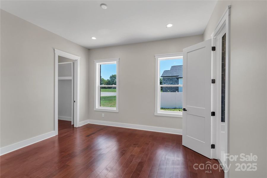 Spacious, unfurnished interior of a new home in , Kings Mountain (Image 21).