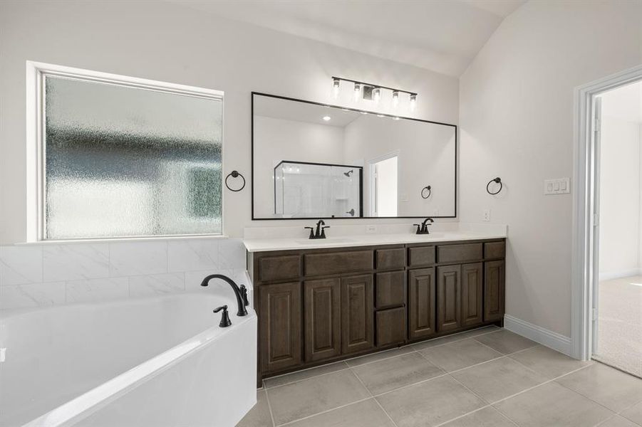 27_387 Paddle Boat- Primary Suite-5