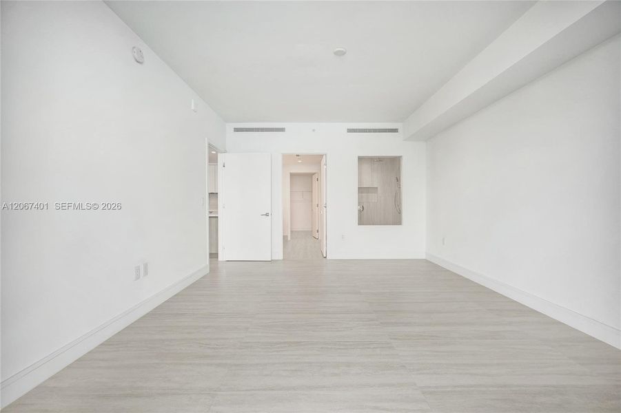 Spacious, unfurnished interior of a new home in , Miami (Image 39).